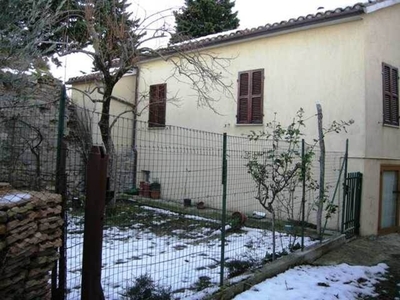 Casa indipendente a San Severino Marche, 3 locali, 2 bagni, 63 m²