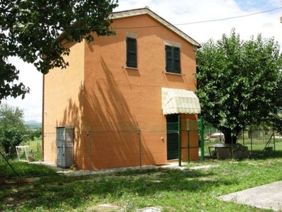 Casa indipendente a Treia, 3 locali, 1 bagno, 64 m², seminuovo