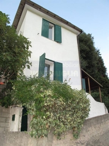 Casa indipendente a Ventimiglia, 2 locali, 1 bagno, giardino privato