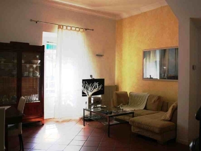 Casa indipendente a Viareggio, 5 locali, 1 bagno, giardino privato