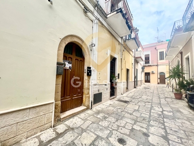 Casa indipendente con terrazzo, Brindisi zona centro