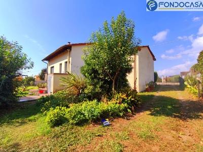 Casa indipendente con terrazzo, Pietrasanta montiscendi