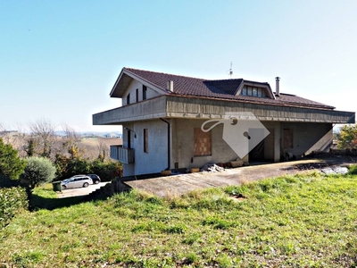 Casa indipendente in C.da Macina, Mogliano, 12 locali, 5 bagni, 600 m²