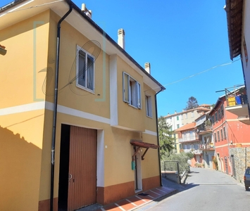 Casa indipendente in Cesio, Cesio, 6 locali, 1 bagno, 300 m²