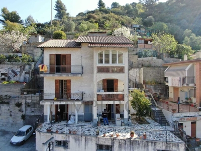 Casa indipendente in Corso Limone Piemonte, Ventimiglia, 6 locali
