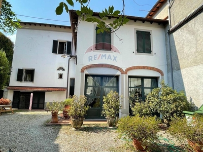 Casa indipendente in Piazza Edoardo Tolomei Bagni di Lucca, 5 locali