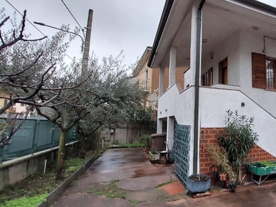 Casa indipendente in Pordenone 8, Cologno Monzese, 3 locali, 3 bagni