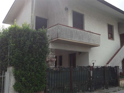 Casa indipendente in Sant'anna, Lucca, 7 locali, 3 bagni, 200 m²