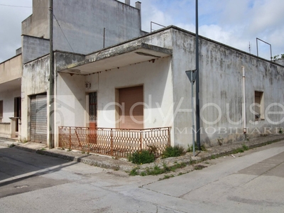 Casa indipendente in Via Antonio Salandra, Poggiardo, 4 locali, 194 m²