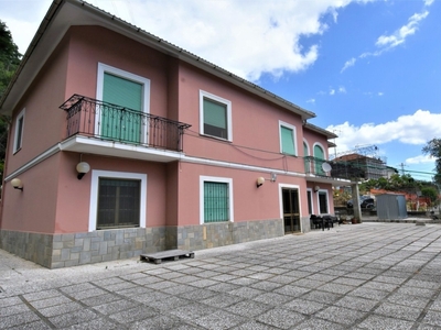 Casa indipendente in Via Caminata, Serra Riccò, 14 locali, 3 bagni