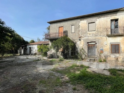 Casa indipendente in Via Campo del Medico, Roccasecca, 8 locali