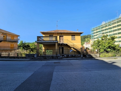 Casa indipendente in Via Campomorone, Genova, 12 locali, 2 bagni