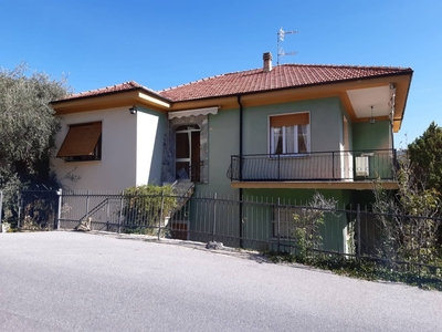 Casa indipendente in Via colle san Bartolomeo, Caravonica, 10 locali