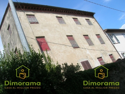 Casa indipendente in Via della Chiesa, Lucca, 10 locali, 3 bagni
