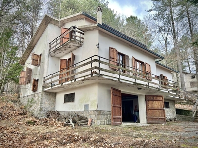 Casa indipendente in Via della Vetta, Santa Fiora, 6 locali, 2 bagni