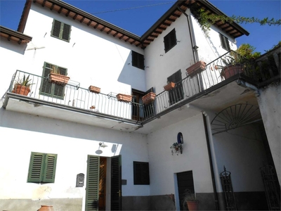 Casa indipendente in Via di Matraia 55, Capannori, 15 locali, 2 bagni