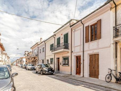 Casa indipendente in Via Pucci, Viareggio, 8 locali, 4 bagni, 190 m²