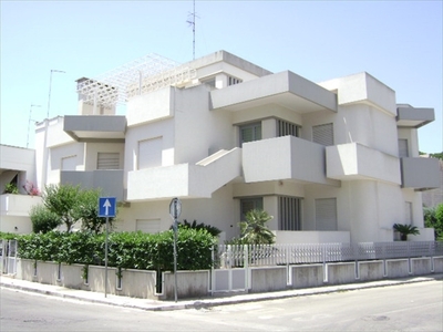 Casa indipendente in Via raffaello, Monteroni di Lecce, 10 locali