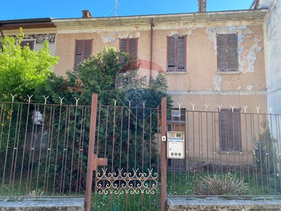 Casa indipendente in Via Roma, Cassinetta di Lugagnano, 5 locali