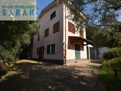 Casa indipendente in Via Sarzanese, Massarosa, 6 locali, 2 bagni