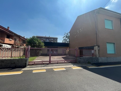 Casa indipendente in Via Settembrini, Cesano Maderno, 1 bagno, 315 m²
