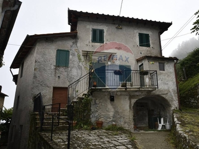 Casa indipendente in Via Villottura, Bagni di Lucca, 4 locali, 1 bagno