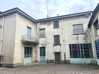 Casa indipendente in VIA XXIV MAGGIO, Giussano, 20 locali, 2 bagni