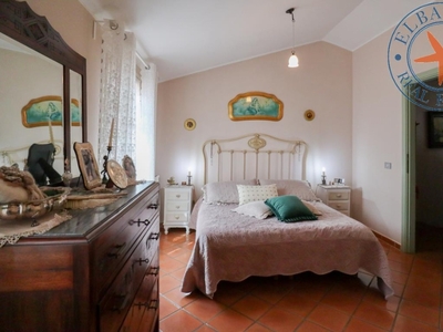 Casa semindipendente a Capoliveri, 4 locali, 2 bagni, con box, 104 m²