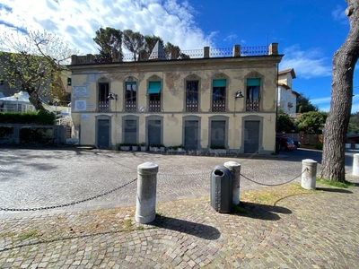Casa semindipendente a Livorno, 5 locali, 4 bagni, 180 m² in vendita