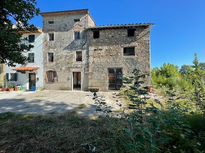 Casa semindipendente in Via di pozzolla Guamo 2390, Lucca, 10 locali