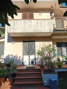 Casa semindipendente a Pietrasanta, 8 locali, 4 bagni, arredato