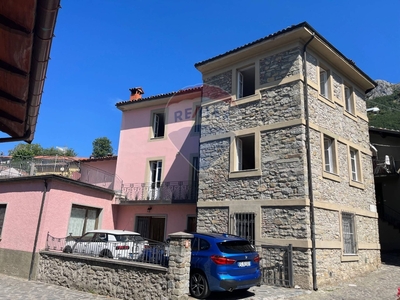 Casa semindipendente a Villa Collemandina, 14 locali, 2 bagni, con box