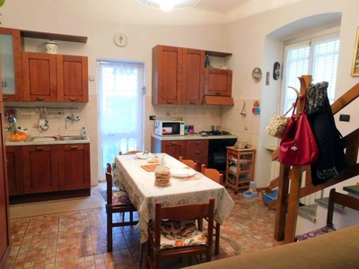 Casa semindipendente in Via avosso, Casella, 7 locali, 2 bagni, 130 m²