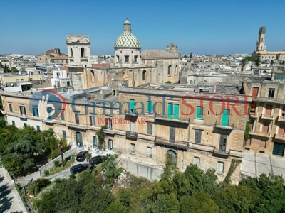 Casa semindipendente in Via Benedetto Cairoli 5, Lecce, 46 locali