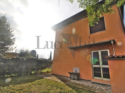 Casa semindipendente in Via Dario Vitali 95, Lucca, 7 locali, 2 bagni