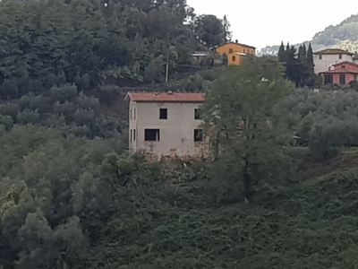 Casa semindipendente in Via di Fibbialla, Lucca, 10 locali, 3 bagni