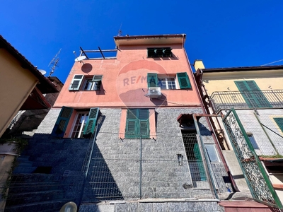 Casa indipendente in Via Lodi, Genova, 7 locali, 1 bagno, 140 m²