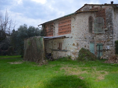 Casa semindipendente in Via Sant'Angelo, Lucca, 6 locali, 2 bagni