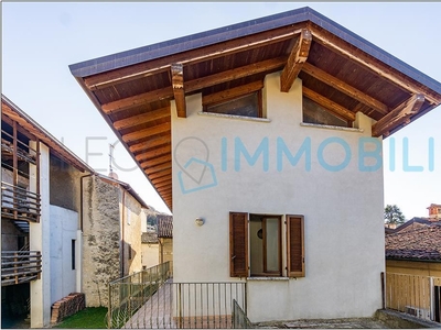 Casa semindipendente in Via Verdi, Lecco, 6 locali, 2 bagni, 240 m²