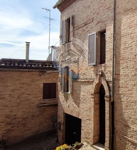 Casa semindipendente in VICOLO LATINI, Mogliano, 8 locali, 2 bagni