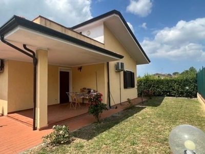 Casa singola a Massarosa, 5 locali, 2 bagni, giardino privato, 130 m²