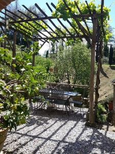 Casale a Capannori, 11 locali, 4 bagni, giardino privato, 300 m²