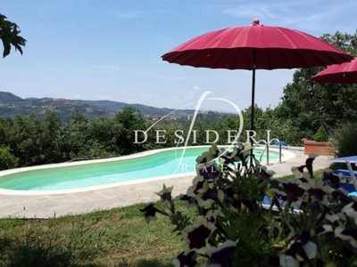 Casale a Castel del Piano, 9 locali, 5 bagni, giardino privato, 220 m²