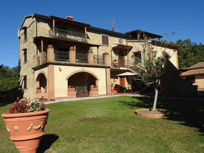 Casale a Cecina, 15 locali, 10 bagni, giardino privato, 450 m²