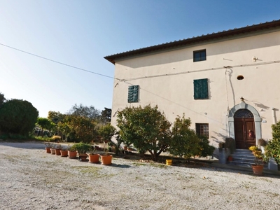 Casale a Collesalvetti, 14 locali, 3 bagni, giardino privato, 500 m²