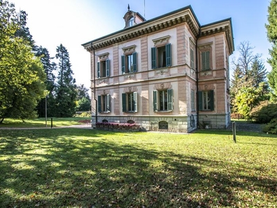 Immobile di lusso/prestigio in vendita in Via Cavour, Albiolo