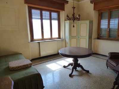 Palazzo a Lucca, 20 locali, 4 bagni, posto auto, 700 m², multilivello