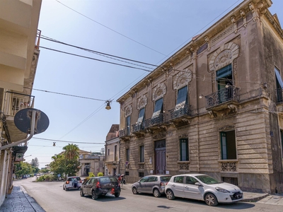 Palazzo in vendita a Acireale Catania