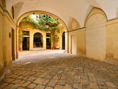 Palazzo in Via Giuseppe Palmieri, Lecce, 8 locali, 6 bagni, 2250 m²