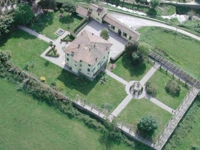 Palazzo storico a Lucca, 20 locali, 5 bagni, giardino privato, 945 m²